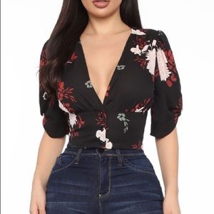 ✨NEW LIST✨Always Adored Floral Top V-Neck Crop Top